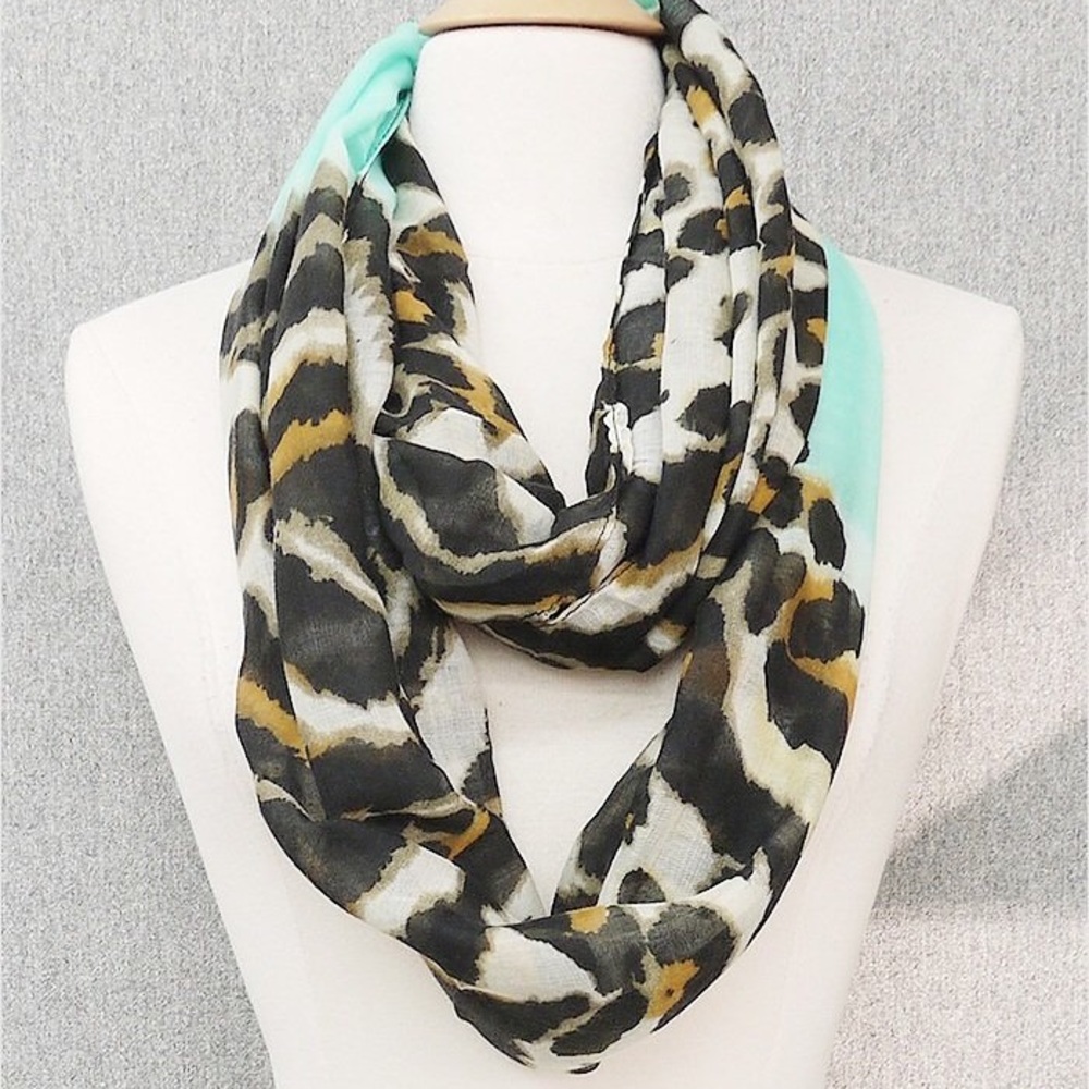 LEOPARD INFINITY SCARF